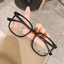 Carica l&#39;immagine nel visualizzatore di Gallery, Blue Light Blocking Frame Glassess Men Women Square Shape Style Women&#39;s Glasses Frame Rivets Decoration Eye Glasses