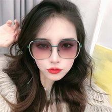 Carica l&#39;immagine nel visualizzatore di Gallery, Ultralight Blue Blocking Glasses Retro Frame Plain Glasses Women Blocking Eyewear Popular Reading Anti-blue Light Eyeglasses