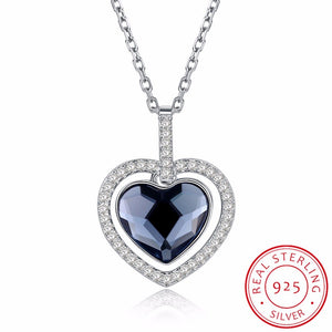 Collana con pendente in vero argento sterling 925 di buona qualità, nobile e lussuoso, con cristalli famosi a forma di cuore brillante 