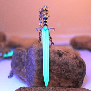 Game of thrones Stark Wolf Sword Luminous Necklace Jon Snow the Valyrian Steel Blade Longclaw pendant GLOW in the DARK gift