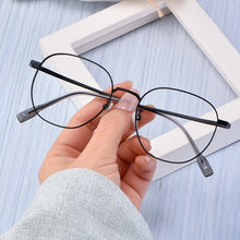 Load image into Gallery viewer, Men and women Ultralight Pure Titanium Eyeglasses Frames Full Frame Retro Myopia Glasses frame Optical Glasses Frame T3929