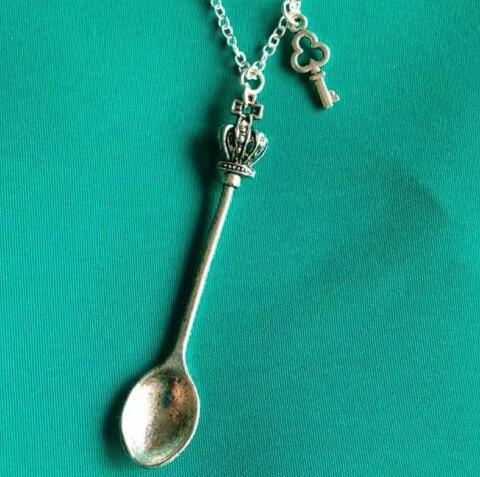 Snuff Necklace with Spoon Pendant