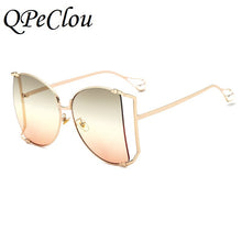 Carica l&#39;immagine nel visualizzatore di Gallery, QPeClou 2023  Pearl Sunglasses Women Oversized Metal Hollow Sun Glasses Ladies Clear Glasses Frame Spectacles