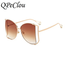 Carica l&#39;immagine nel visualizzatore di Gallery, QPeClou 2023  Pearl Sunglasses Women Oversized Metal Hollow Sun Glasses Ladies Clear Glasses Frame Spectacles